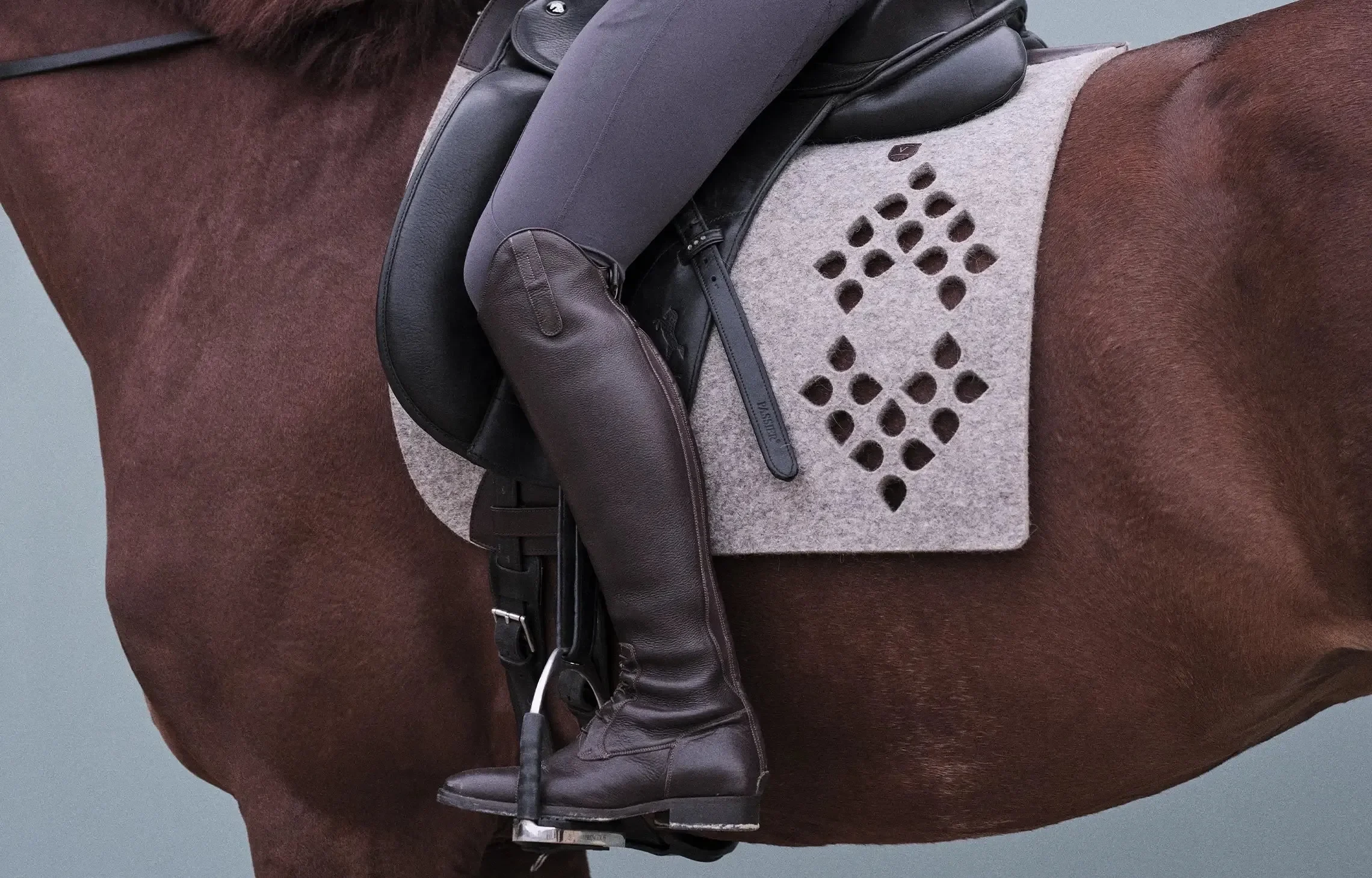 Manifattura Valor equestrian saddle detail